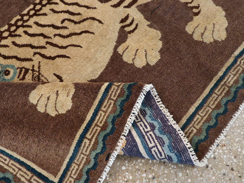 Vintage Chinese Pictorial Peking Throw Rug, No.30940 - Galerie Shabab