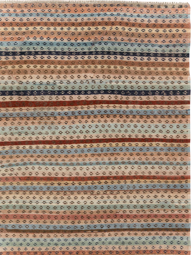 Vintage Turkish Anatolian Accent Rug, No.30941 - Galerie Shabab
