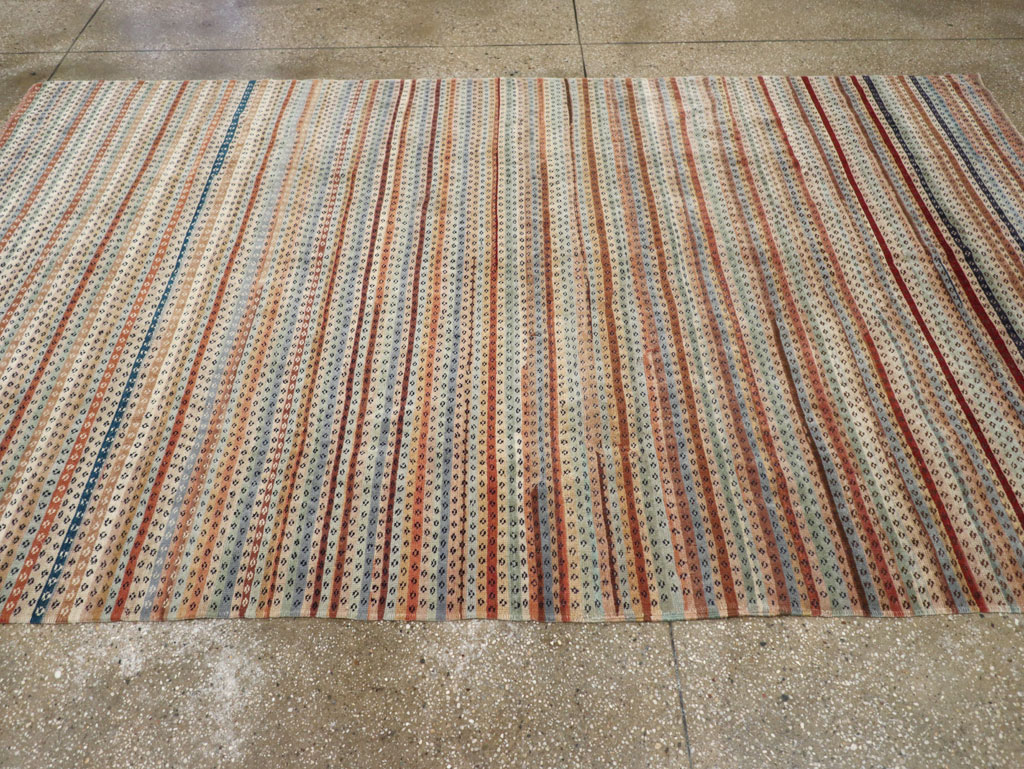 Vintage Turkish Anatolian Accent Rug, No.30941 - Galerie Shabab