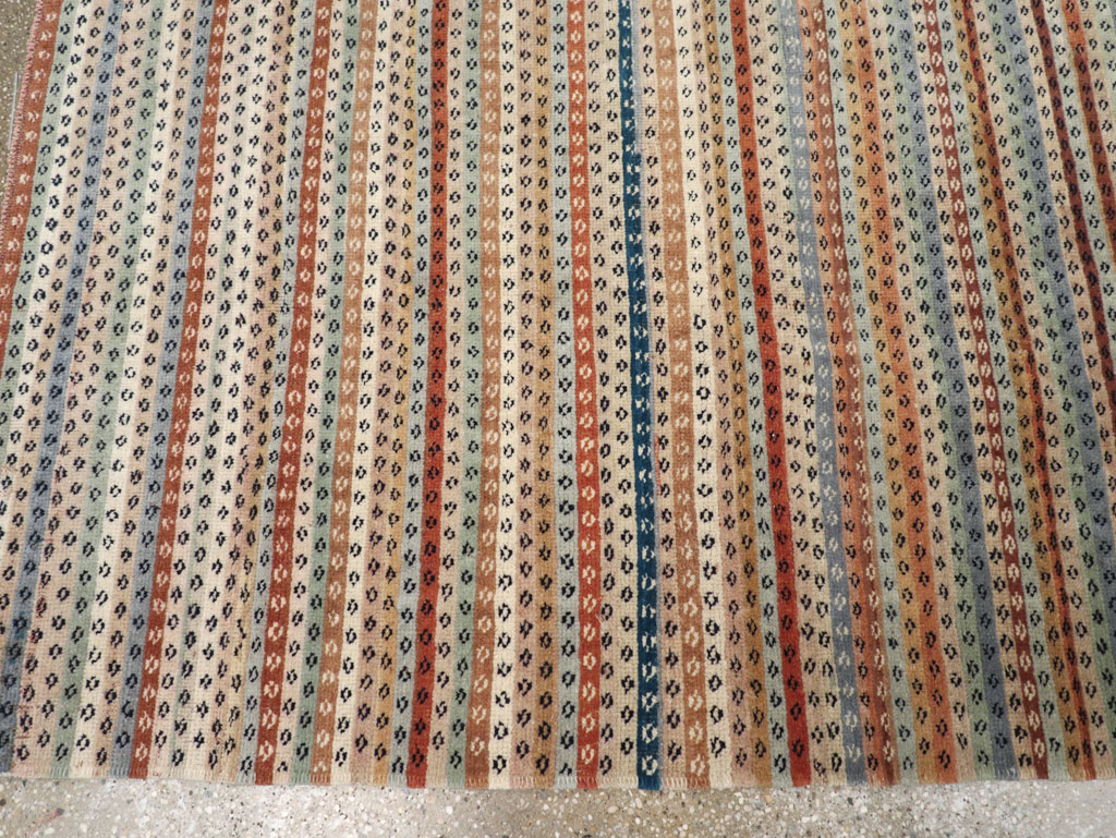 Vintage Turkish Anatolian Accent Rug, No.30941 - Galerie Shabab