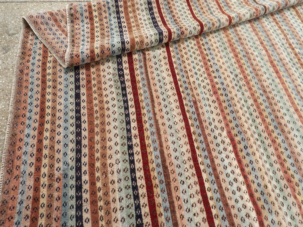 Vintage Turkish Anatolian Accent Rug, No.30941 - Galerie Shabab