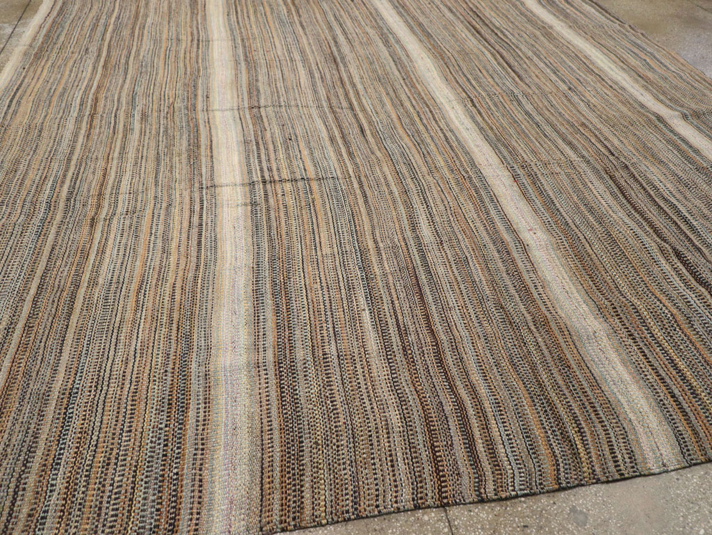 Modern Turkish Flatweave Room Size Carpet, No.30947 - Galerie Shabab