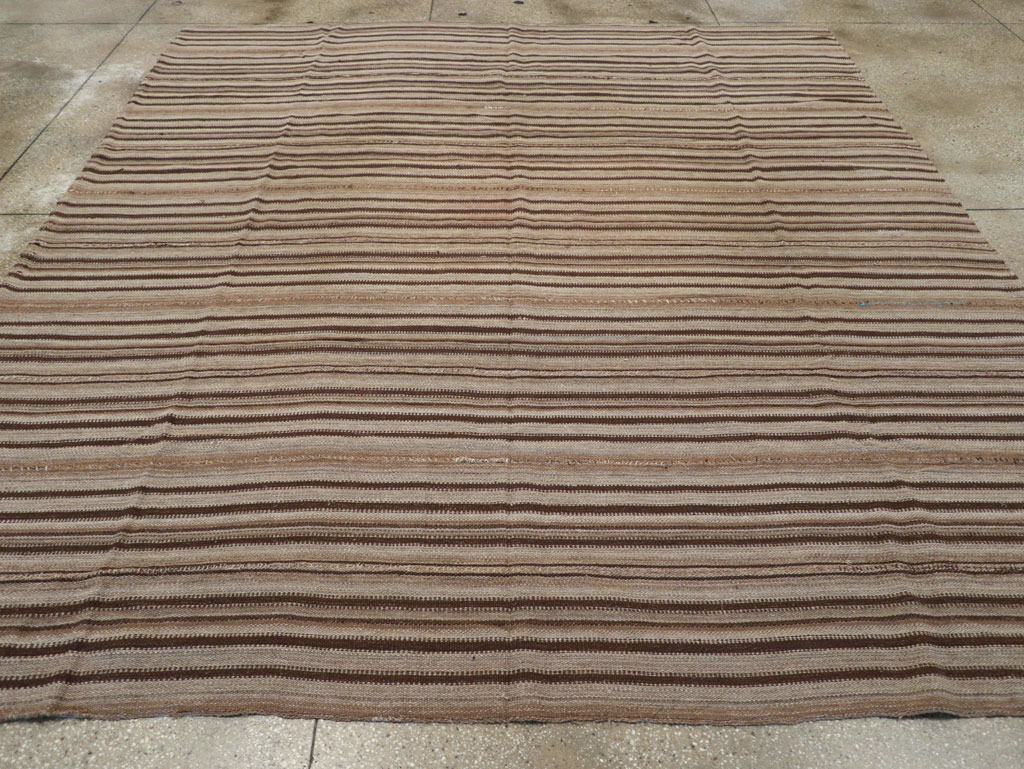 Vintage Turkish Flatweave Kilim Square Room Size Carpet, No.30949 - Galerie Shabab