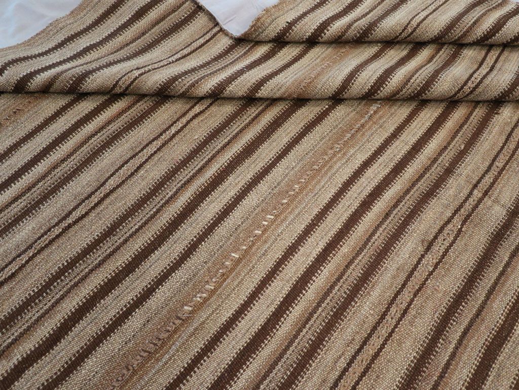 Vintage Turkish Flatweave Kilim Square Room Size Carpet, No.30949 - Galerie Shabab