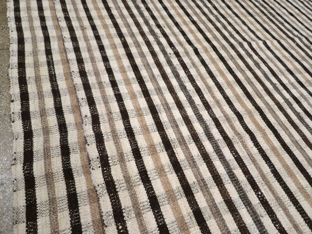 Vintage Persian Plaid Flatweave Kilim Room Size Carpet, No.30952 - Galerie Shabab