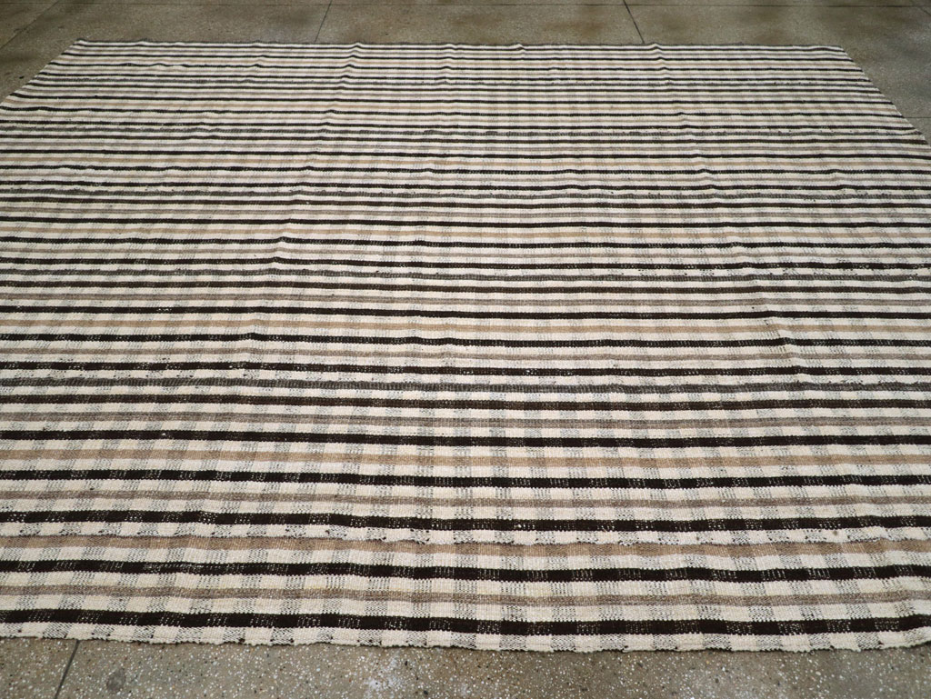 Vintage Persian Plaid Flatweave Kilim Room Size Carpet, No.30952 - Galerie Shabab