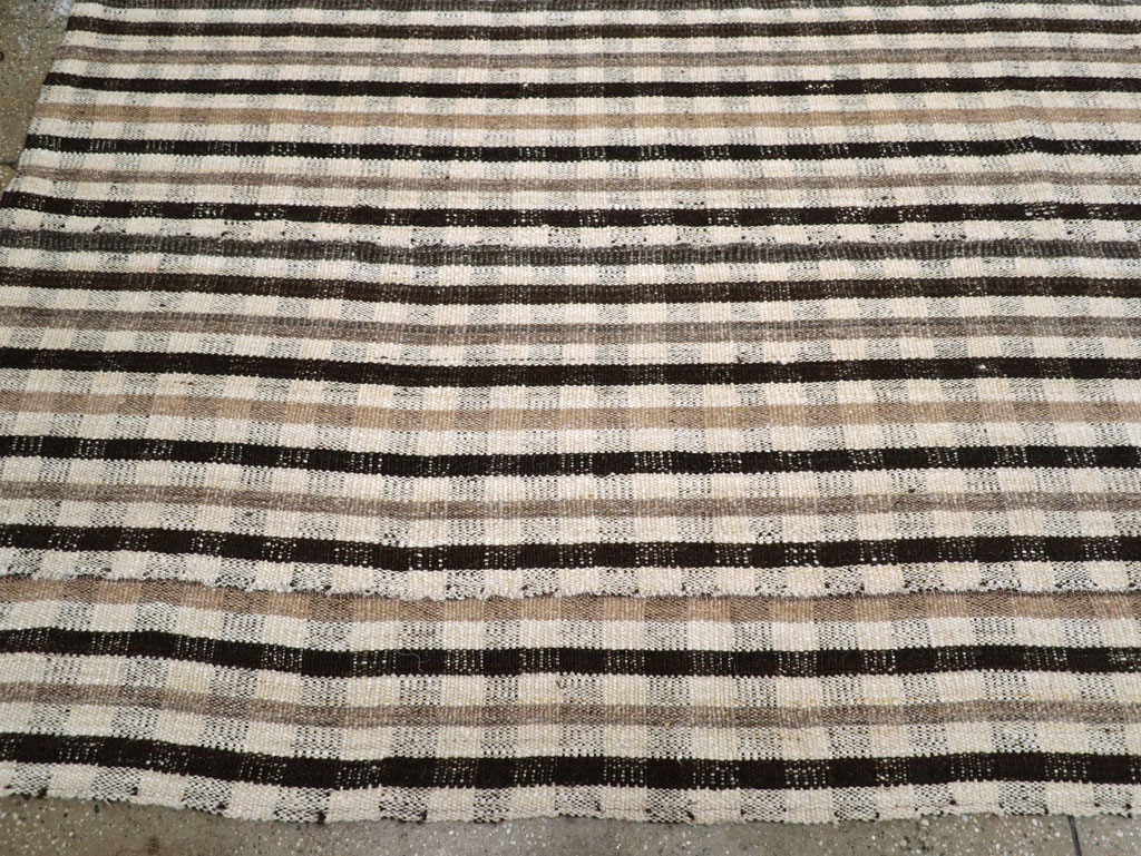 Vintage Persian Plaid Flatweave Kilim Room Size Carpet, No.30952 - Galerie Shabab