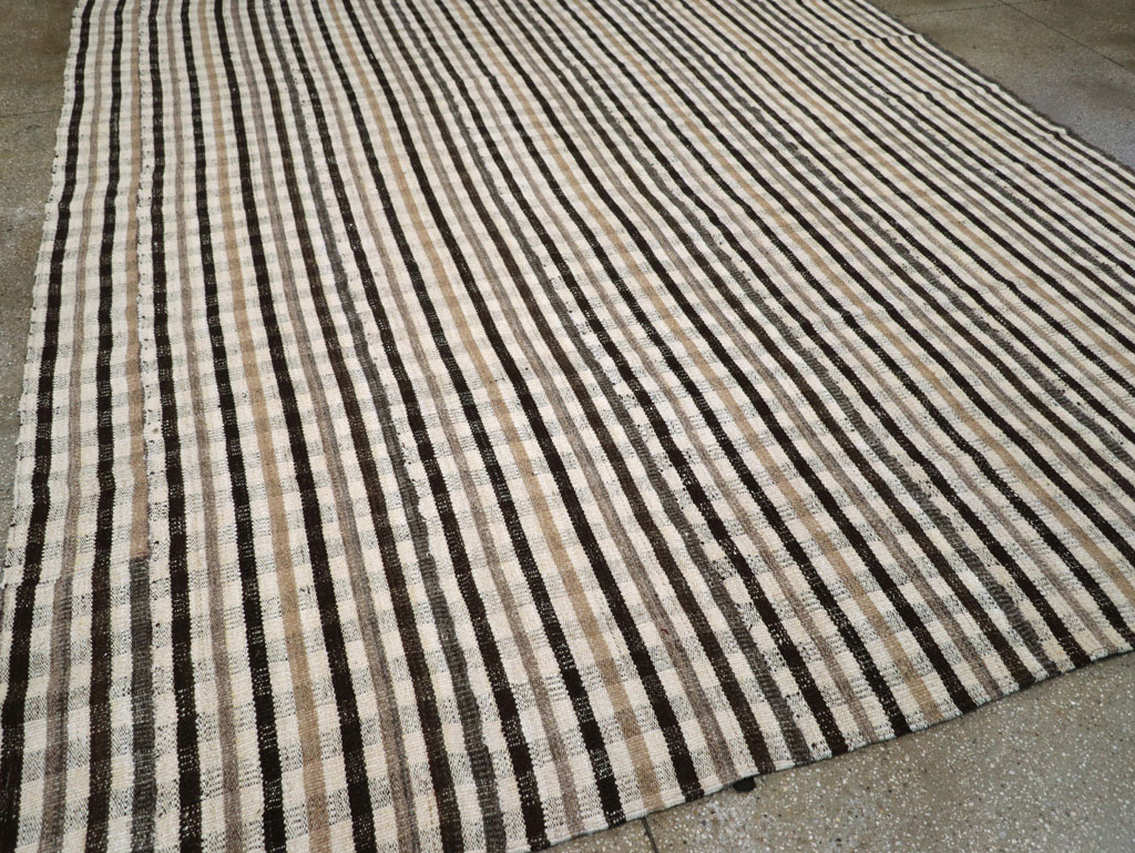 Vintage Persian Plaid Flatweave Kilim Room Size Carpet, No.30952 - Galerie Shabab