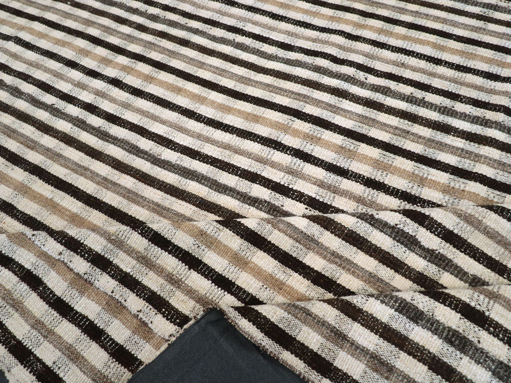 Vintage Persian Plaid Flatweave Kilim Room Size Carpet, No.30952 - Galerie Shabab