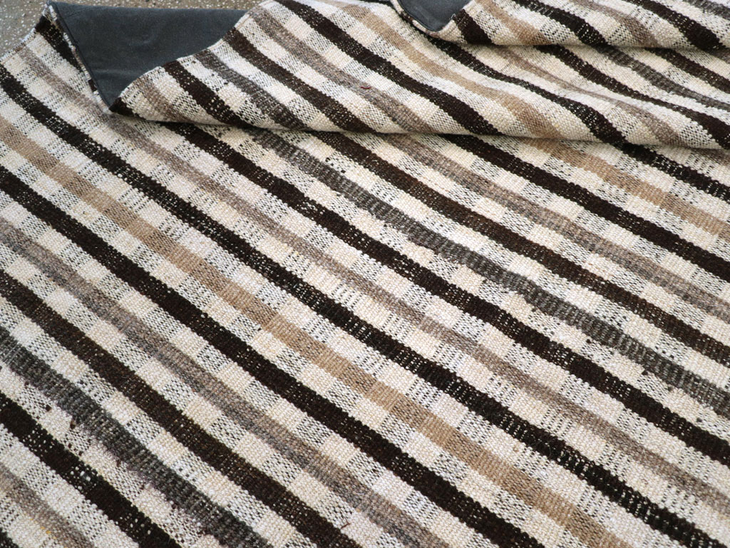 Vintage Persian Plaid Flatweave Kilim Room Size Carpet, No.30952 - Galerie Shabab