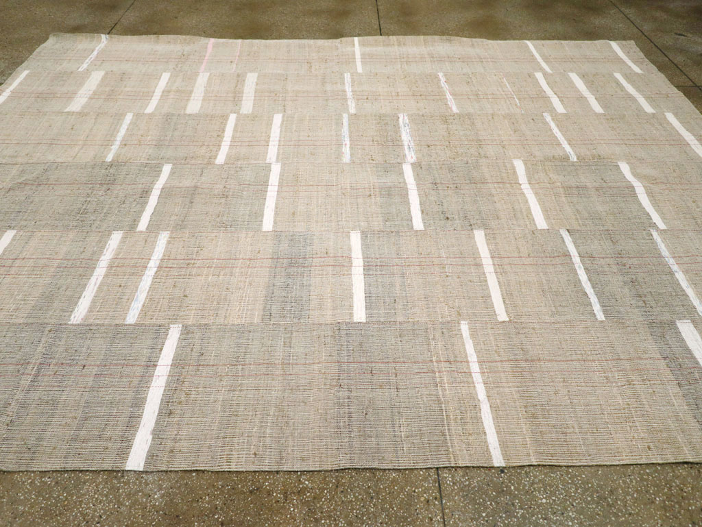 Contemporary Turkish Flatweave Kilim Room Size Carpet, No.30962 - Galerie Shabab