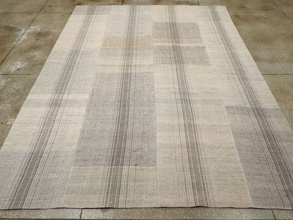 Vintage Turkish Flatweave Kilim Room Size Carpet, No.30963 - Galerie Shabab