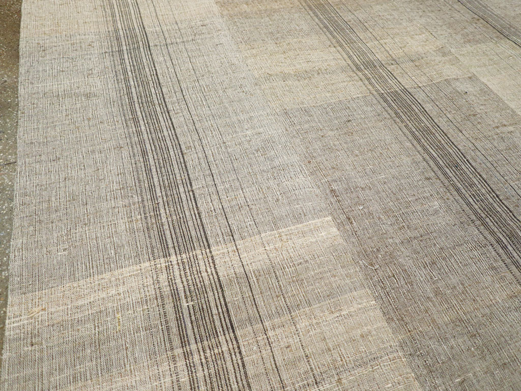 Vintage Turkish Flatweave Kilim Room Size Carpet, No.30963 - Galerie Shabab