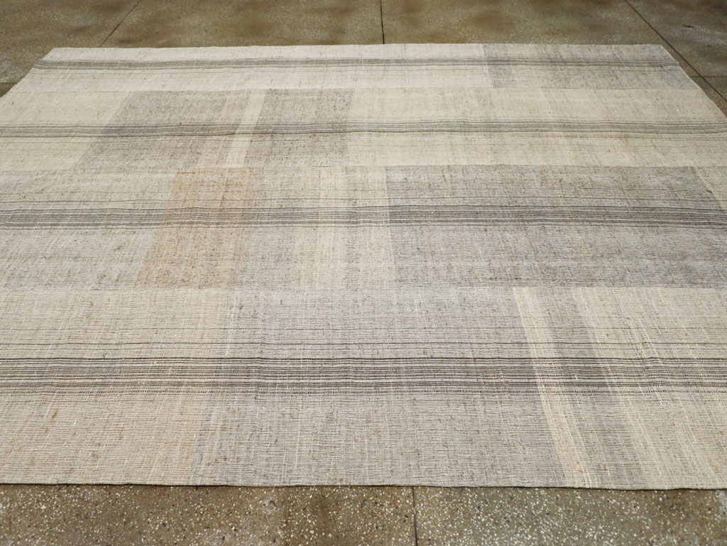 Vintage Turkish Flatweave Kilim Room Size Carpet, No.30963 - Galerie Shabab