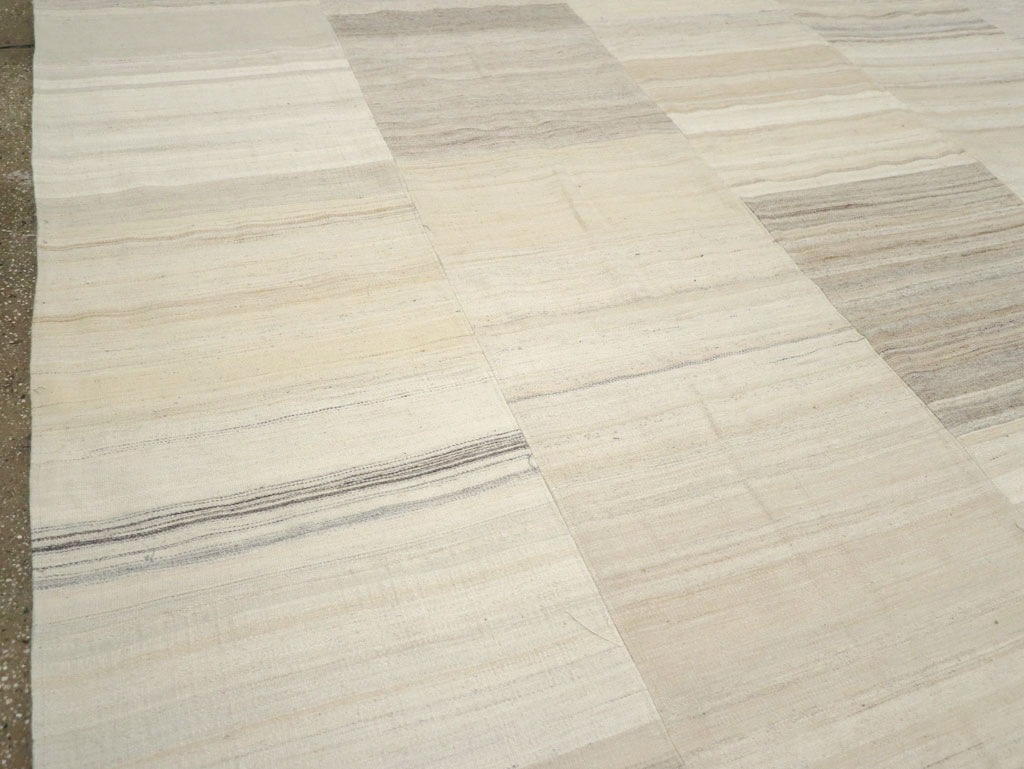 Modern Turkish Flatweave Kilim Large Room Size Carpet, No.30967 - Galerie Shabab