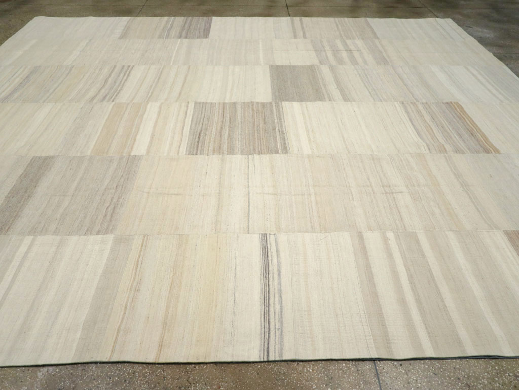 Modern Turkish Flatweave Kilim Large Room Size Carpet, No.30967 - Galerie Shabab