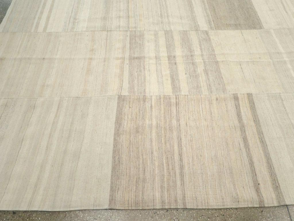 Modern Turkish Flatweave Kilim Large Room Size Carpet, No.30967 - Galerie Shabab