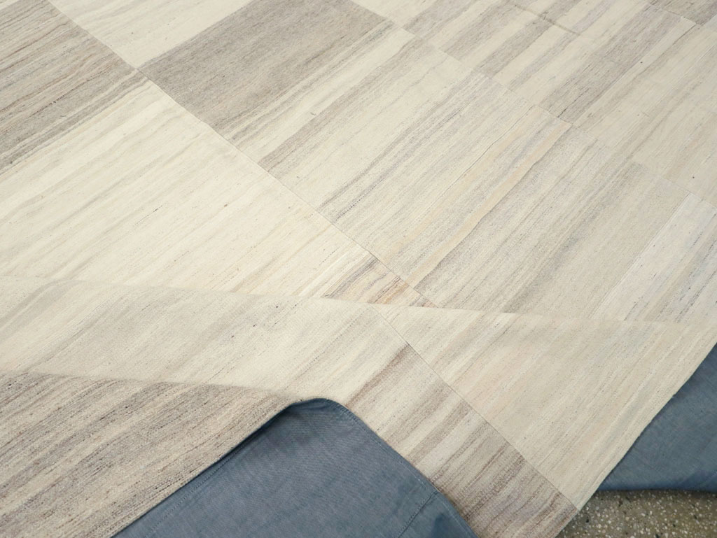 Modern Turkish Flatweave Kilim Large Room Size Carpet, No.30967 - Galerie Shabab