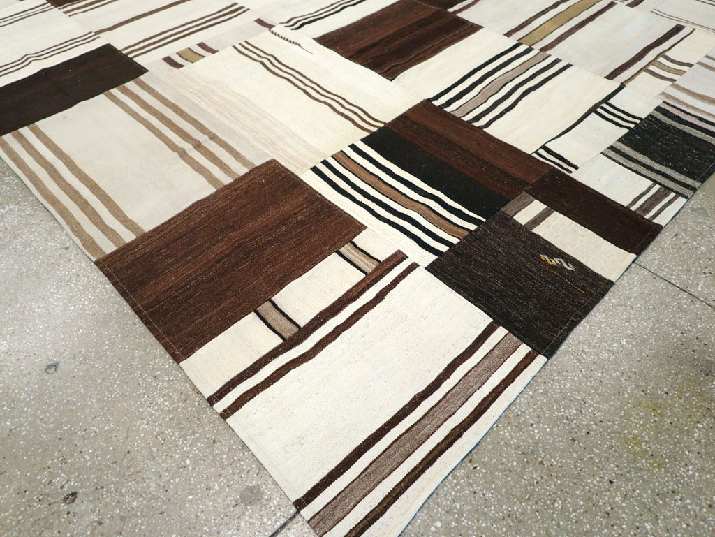 Contemporary Turkish Flatweave Patchwork Style Room Size Carpet, No.30972 - Galerie Shabab
