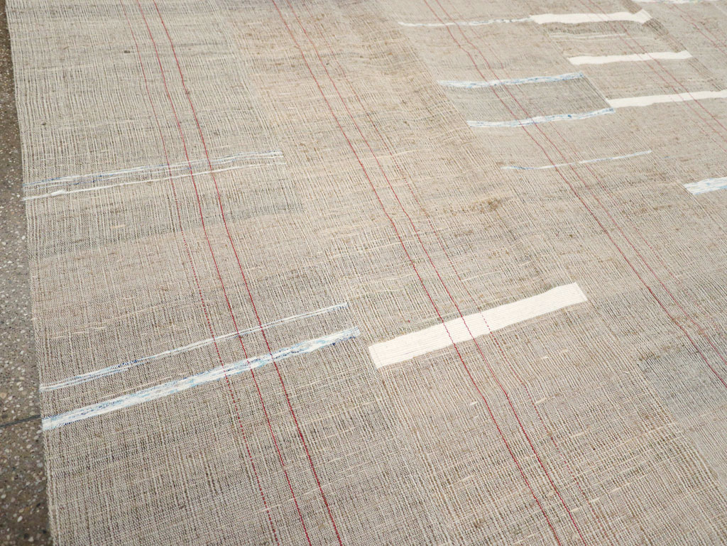 Contemporary Turkish Flatweave Kilim Room Size Carpet, No.30974 - Galerie Shabab