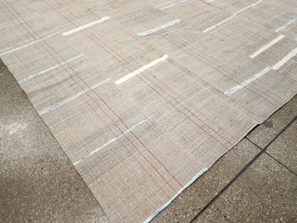 Contemporary Turkish Flatweave Kilim Room Size Carpet, No.30974 - Galerie Shabab