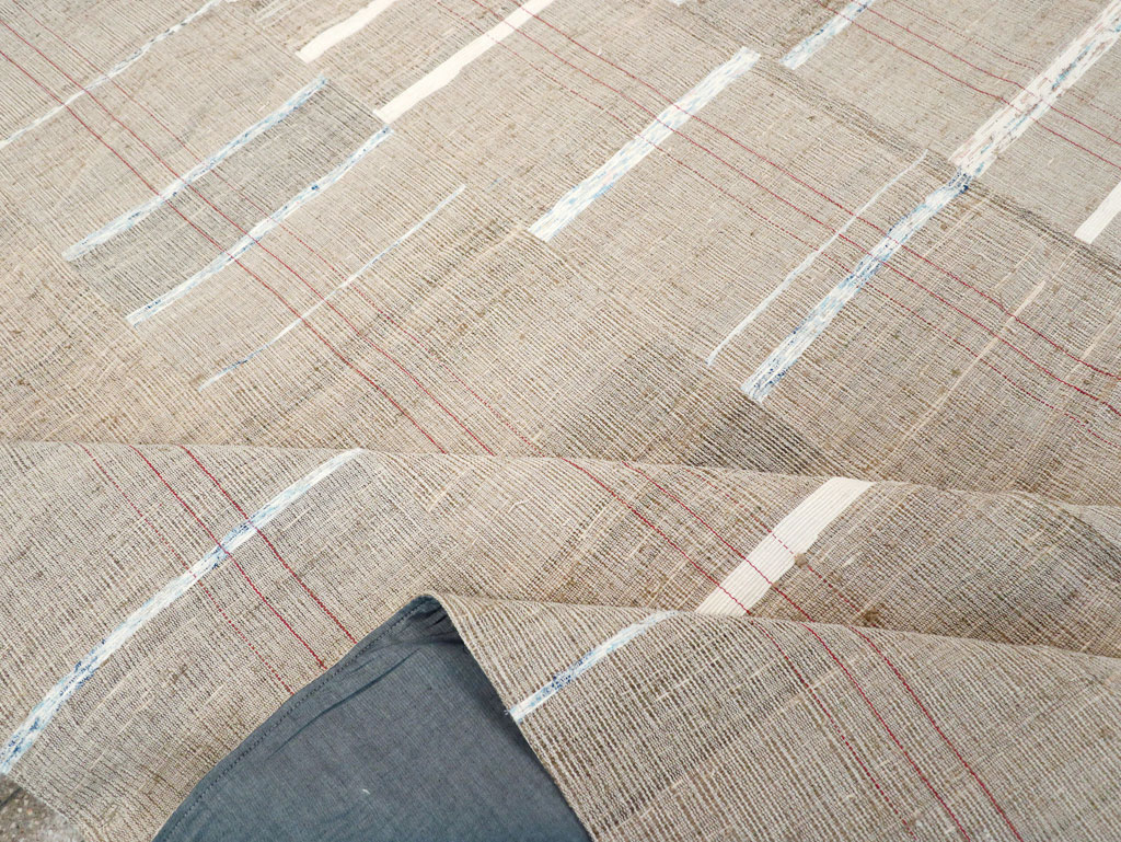 Contemporary Turkish Flatweave Kilim Room Size Carpet, No.30974 - Galerie Shabab