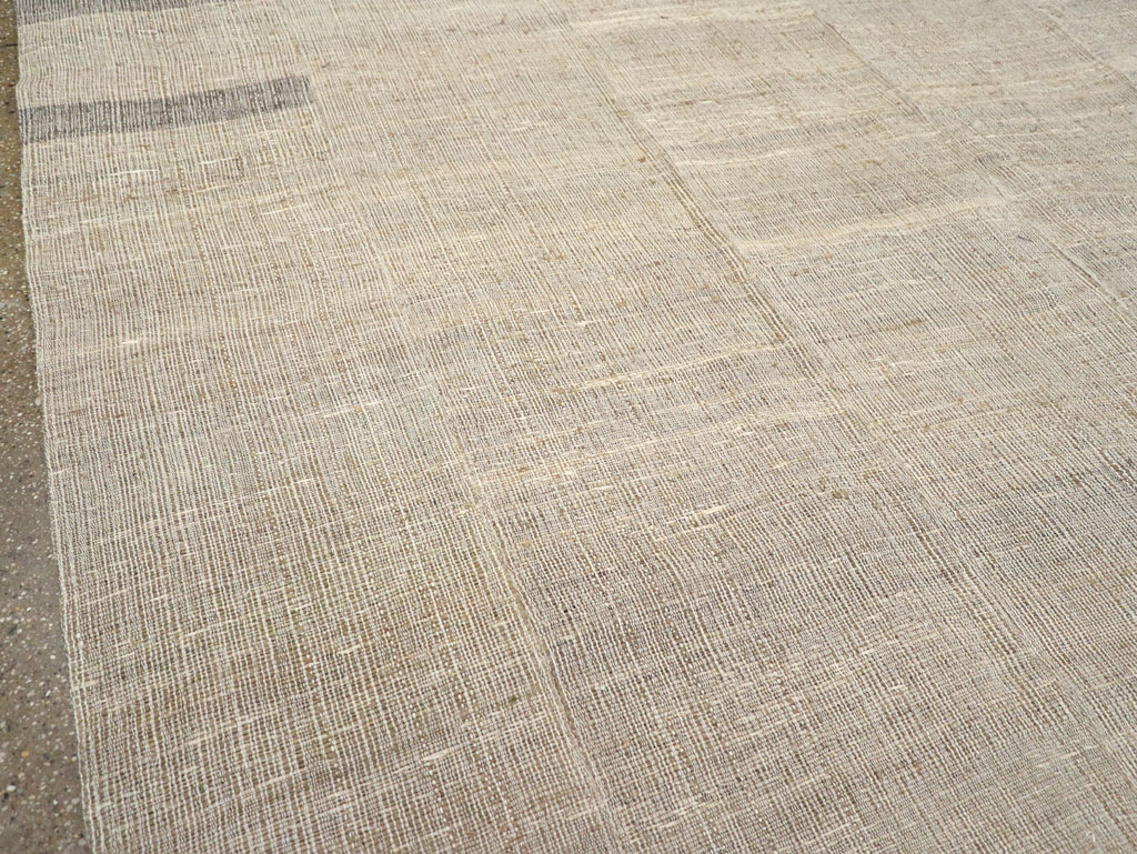 Contemporary Turkish Flatweave Kilim Room Size Carpet, No.30978 - Galerie Shabab