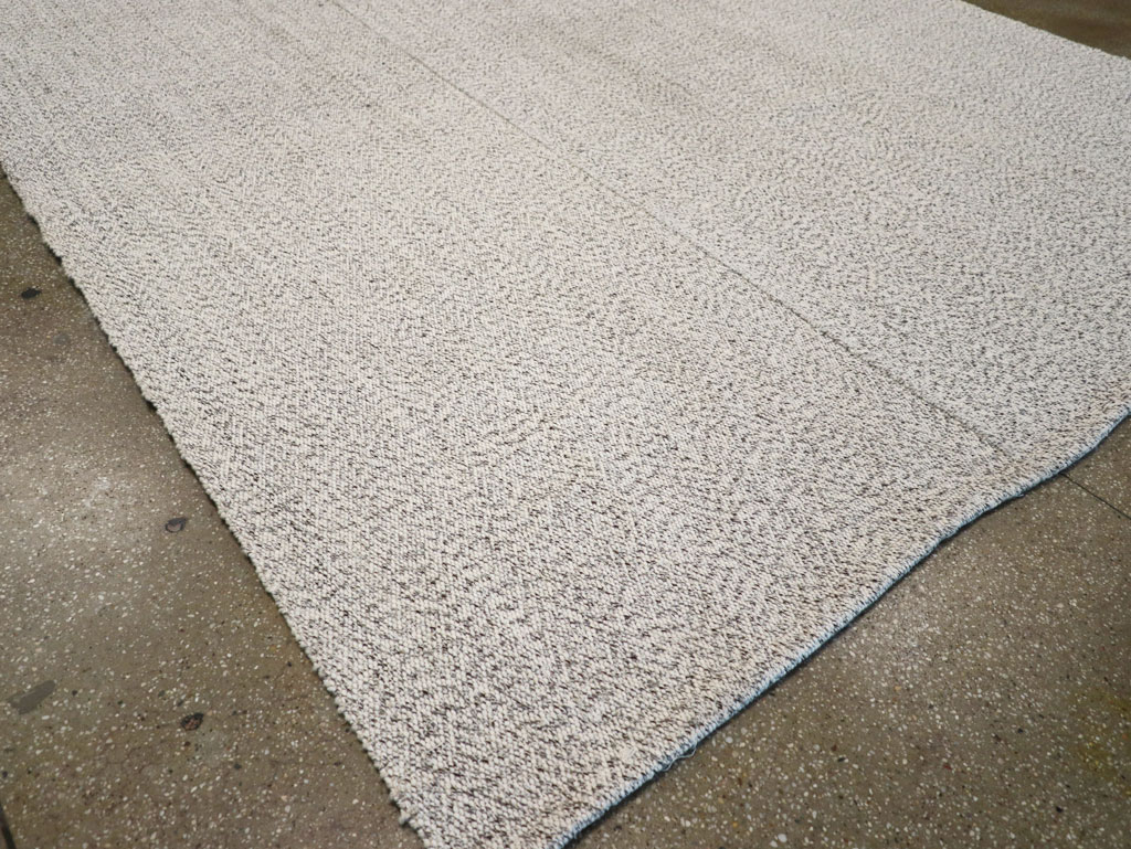 Vintage Turkish Flatweave Kilim Room Size Carpet, No.30984 - Galerie Shabab