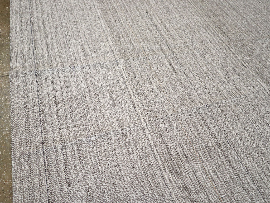 Vintage Turkish Flatweave Kilim Room Size Carpet, No.30987 - Galerie Shabab