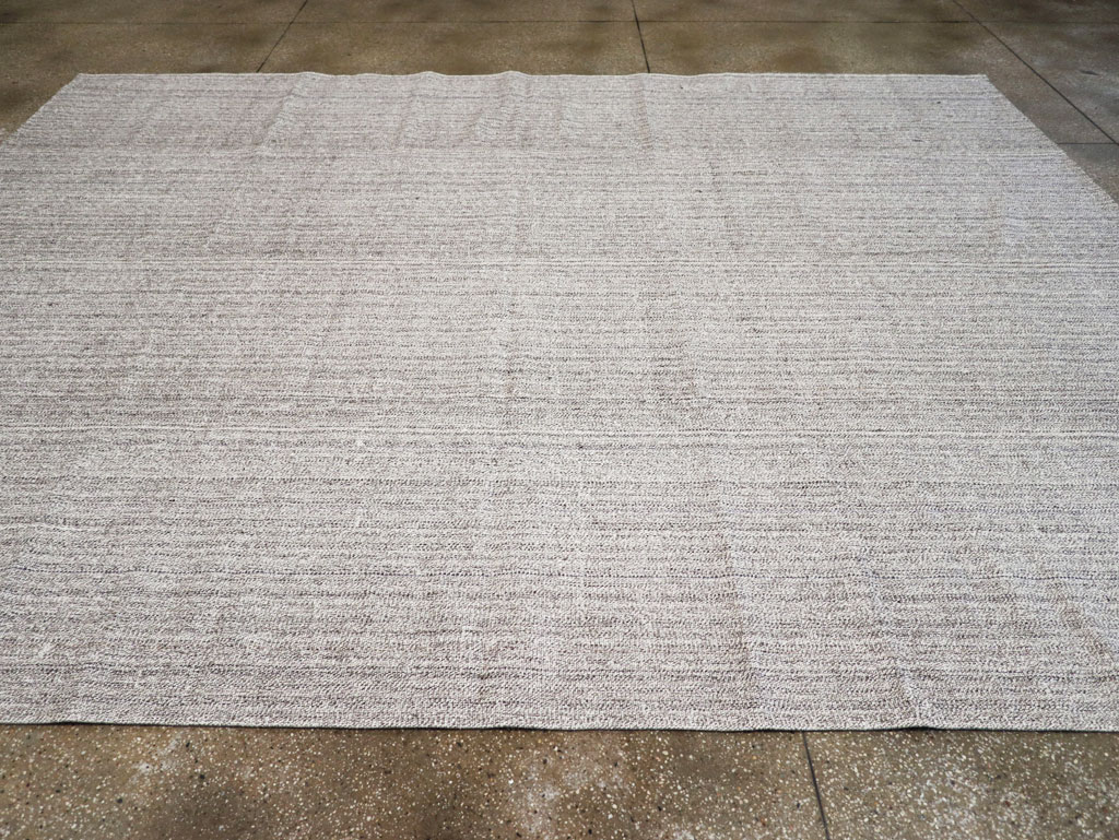 Vintage Turkish Flatweave Kilim Room Size Carpet, No.30989 - Galerie Shabab