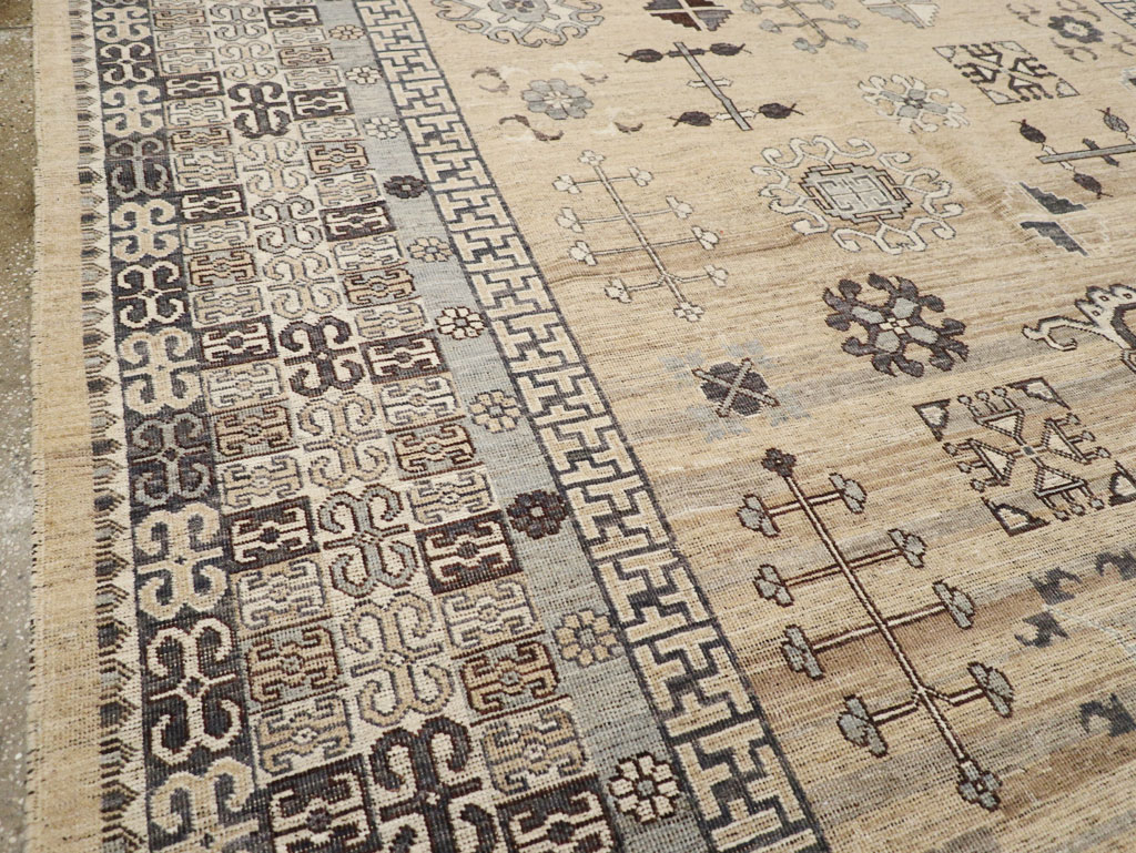 Contemporary East Turkestan Khotan Room Size Carpet, No.30997 - Galerie Shabab