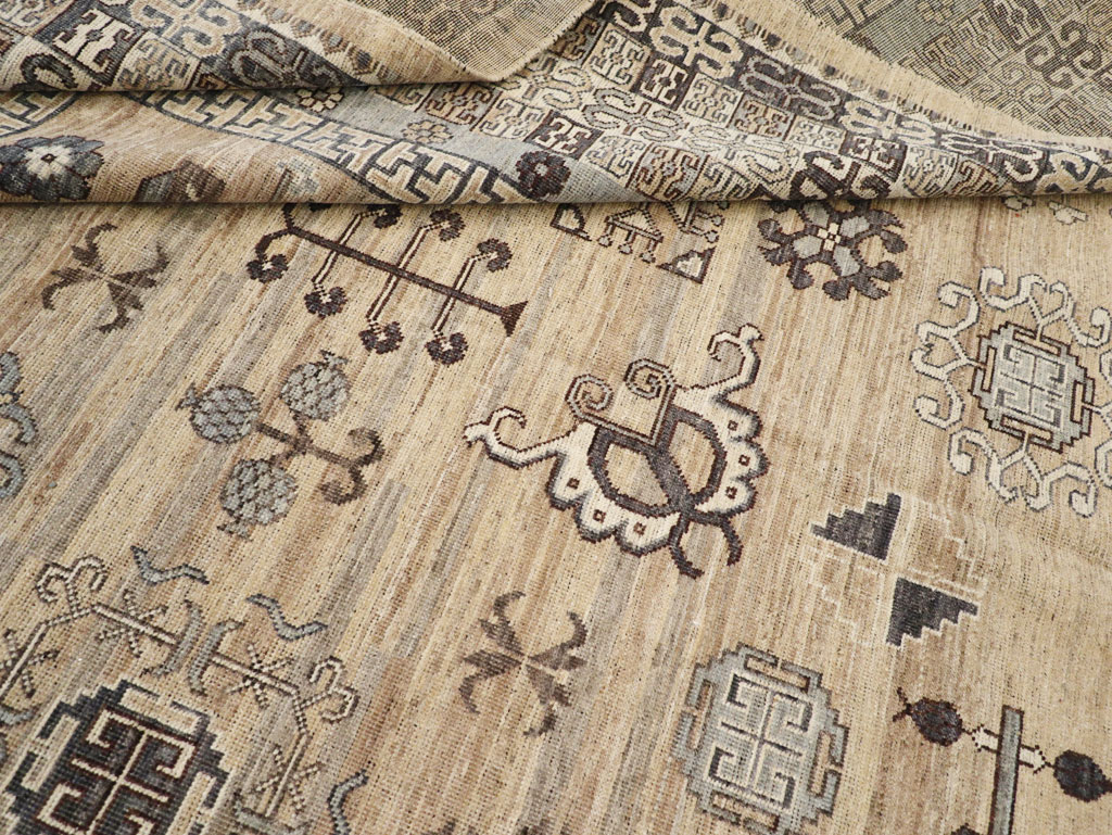 Contemporary East Turkestan Khotan Room Size Carpet, No.30997 - Galerie Shabab