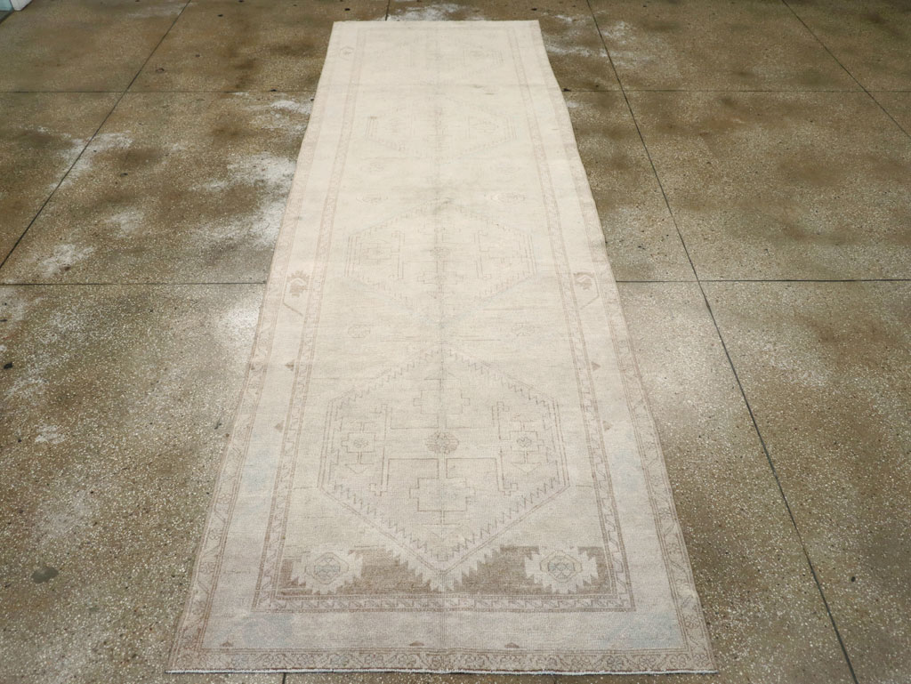 Vintage Persian Malayer Gallery Carpet, No.30999 - Galerie Shabab