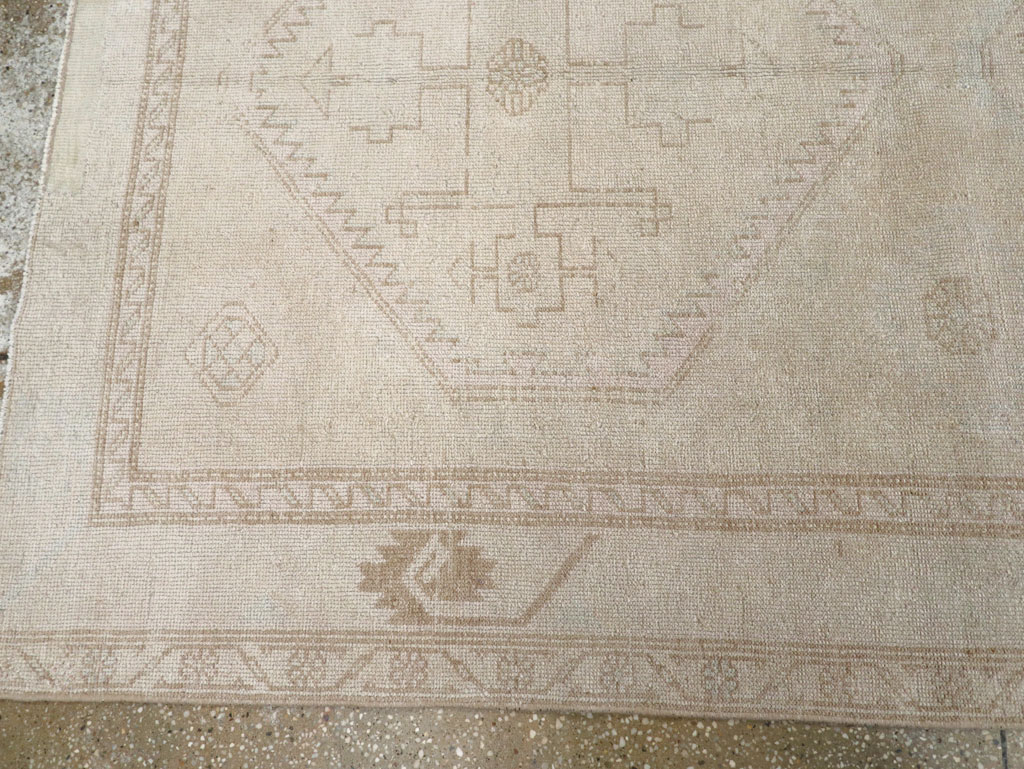 Vintage Persian Malayer Gallery Carpet, No.30999 - Galerie Shabab