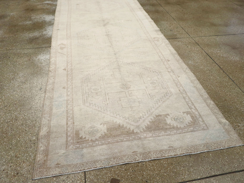 Vintage Persian Malayer Gallery Carpet, No.30999 - Galerie Shabab