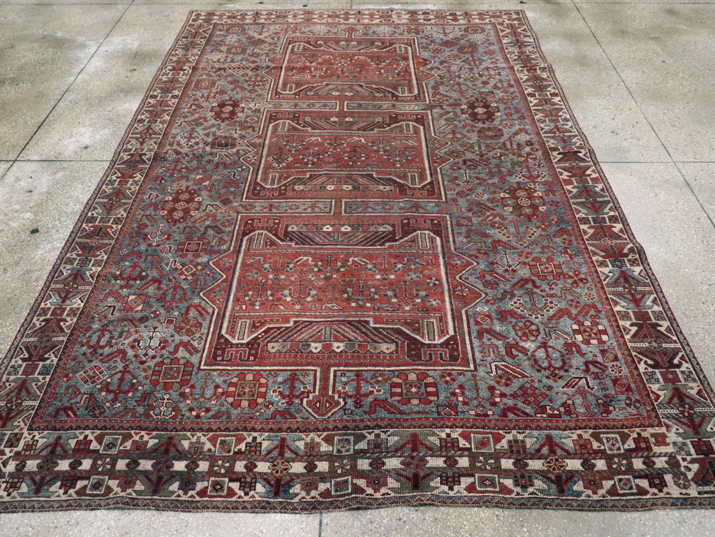 Antique Persian Shiraz Rug, No.31003 - Galerie Shabab