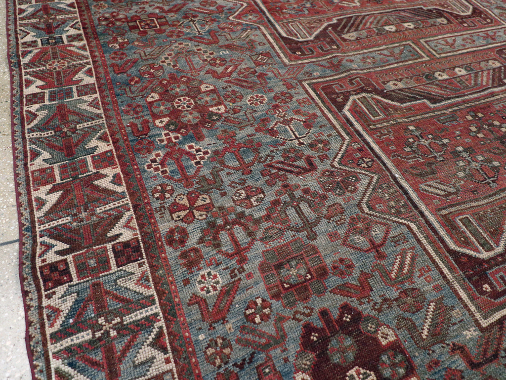 Antique Persian Shiraz Rug, No.31003 - Galerie Shabab