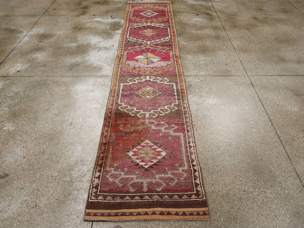 Vintage Turkish Anatolian Runner, No.31010 - Galerie Shabab