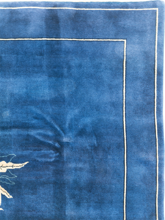 Vintage Chinese Peking Small Room Size Carpet, No.31018 - Galerie Shabab