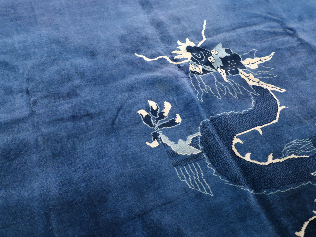 Vintage Chinese Peking Small Room Size Carpet, No.31018 - Galerie Shabab