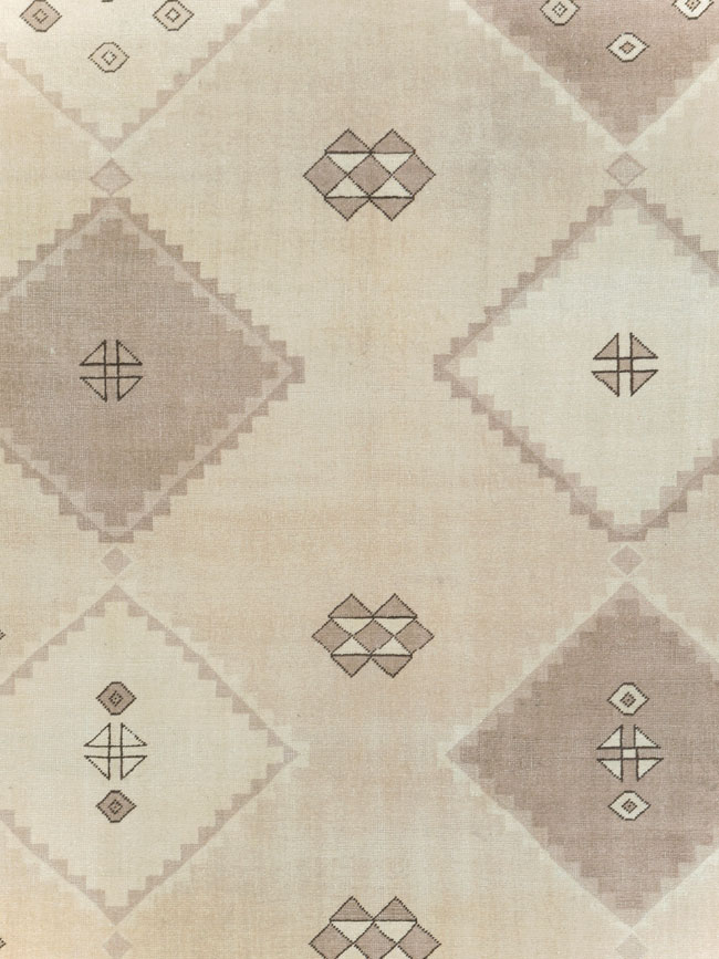 Vintage Turkish Anatolian Room Size Carpet, No.31020 - Galerie Shabab