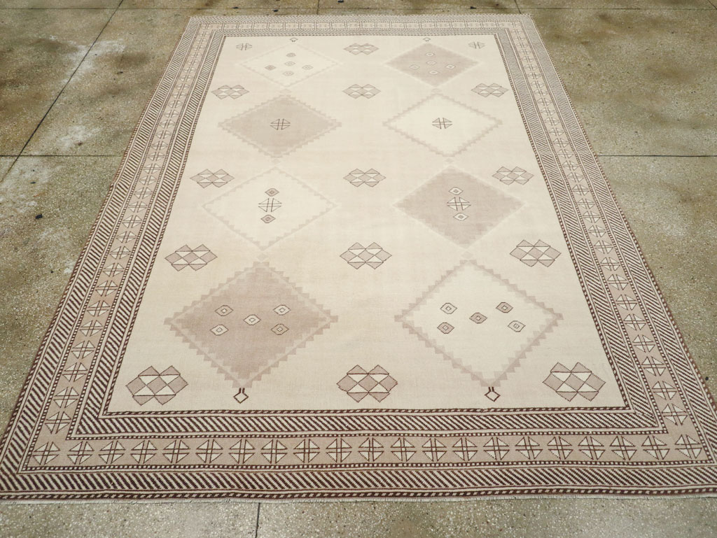 Vintage Turkish Anatolian Room Size Carpet, No.31020 - Galerie Shabab