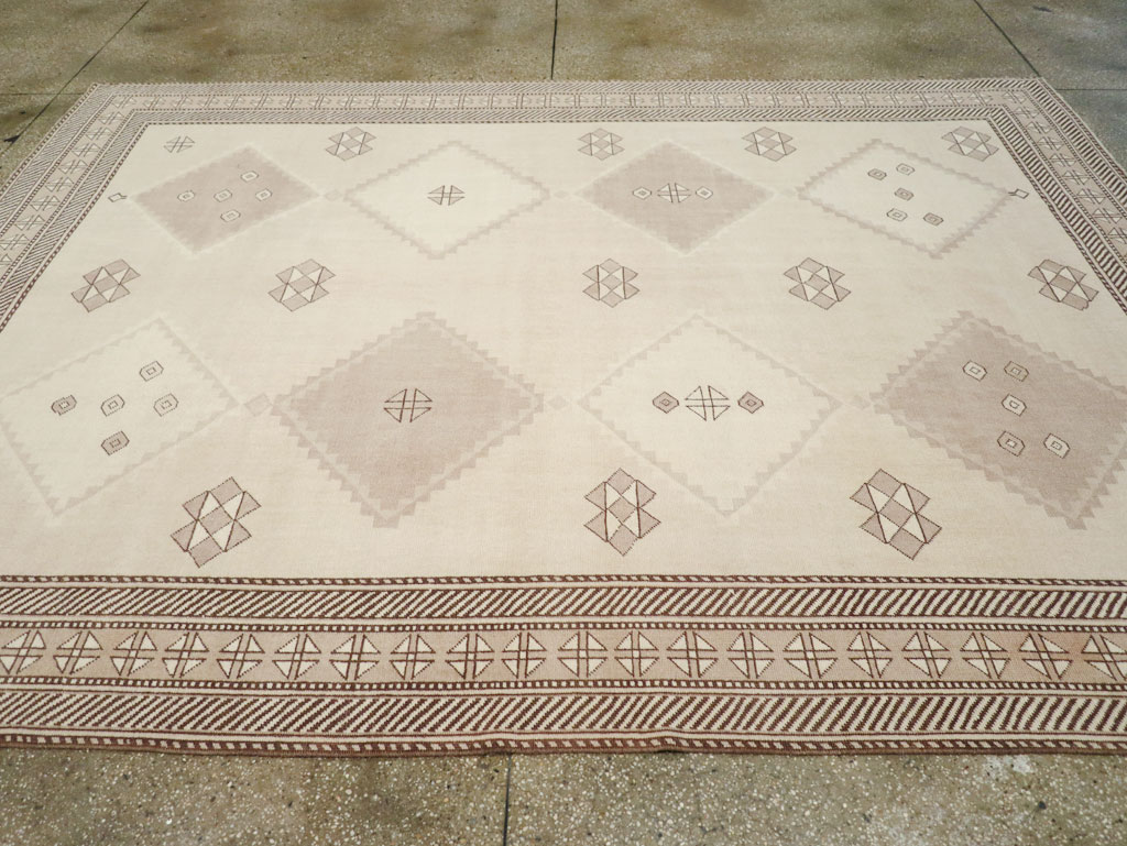 Vintage Turkish Anatolian Room Size Carpet, No.31020 - Galerie Shabab