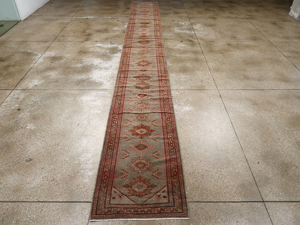 Vintage Persian Malayer Runner, No.31024 - Galerie Shabab