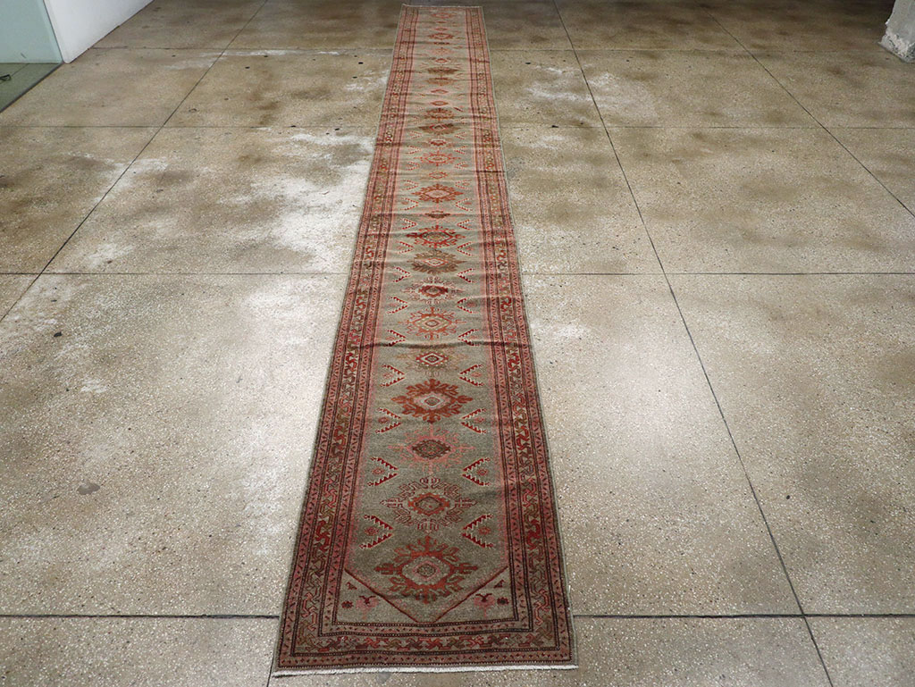 Vintage Persian Malayer Runner, No.31024 - Galerie Shabab