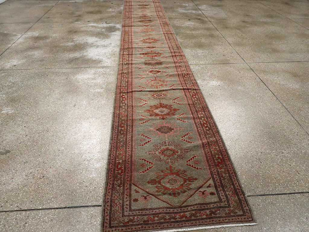 Vintage Persian Malayer Runner, No.31024 - Galerie Shabab