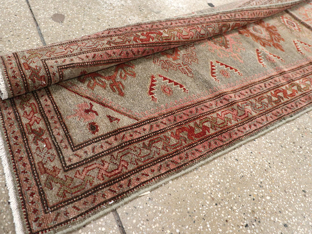 Vintage Persian Malayer Runner, No.31024 - Galerie Shabab