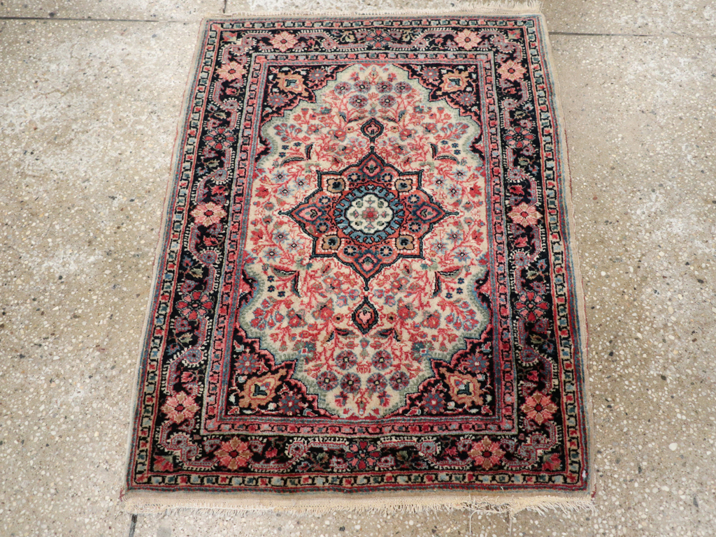 Vintage Persian Sarouk Throw Rug, No.31025 - Galerie Shabab