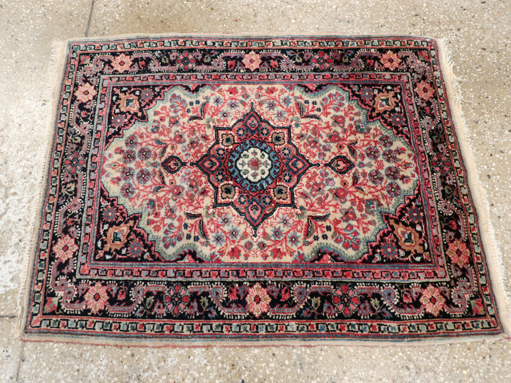 Vintage Persian Sarouk Throw Rug, No.31025 - Galerie Shabab