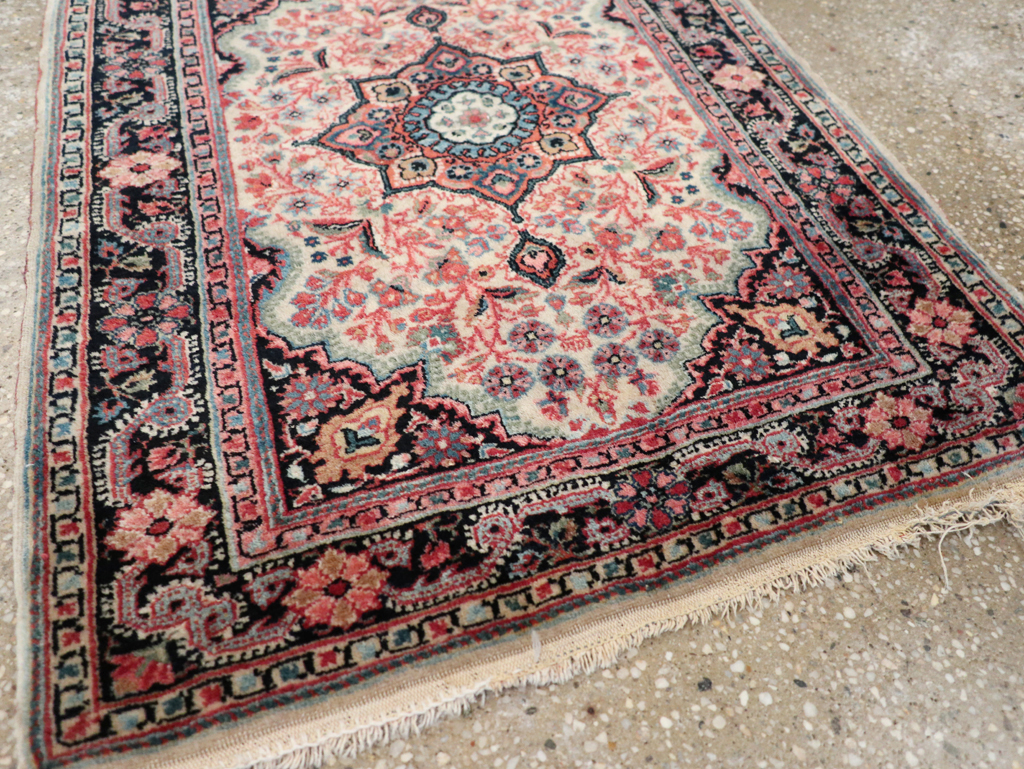 Vintage Persian Sarouk Throw Rug, No.31025 - Galerie Shabab
